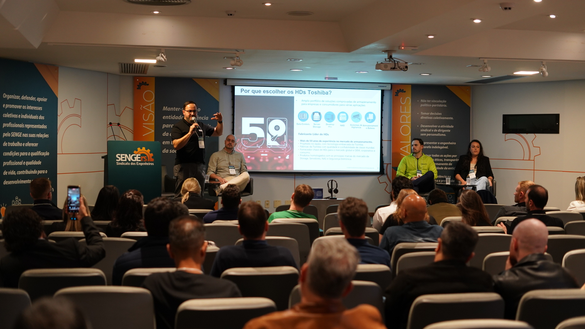 Registro da edição do AI Executive Summit em Porto Alegre — foto 4
