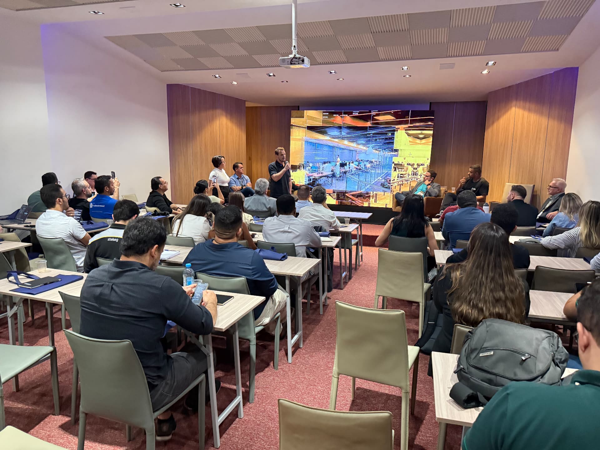Registro da edição do AI Executive Summit em Cuiabá — foto 8