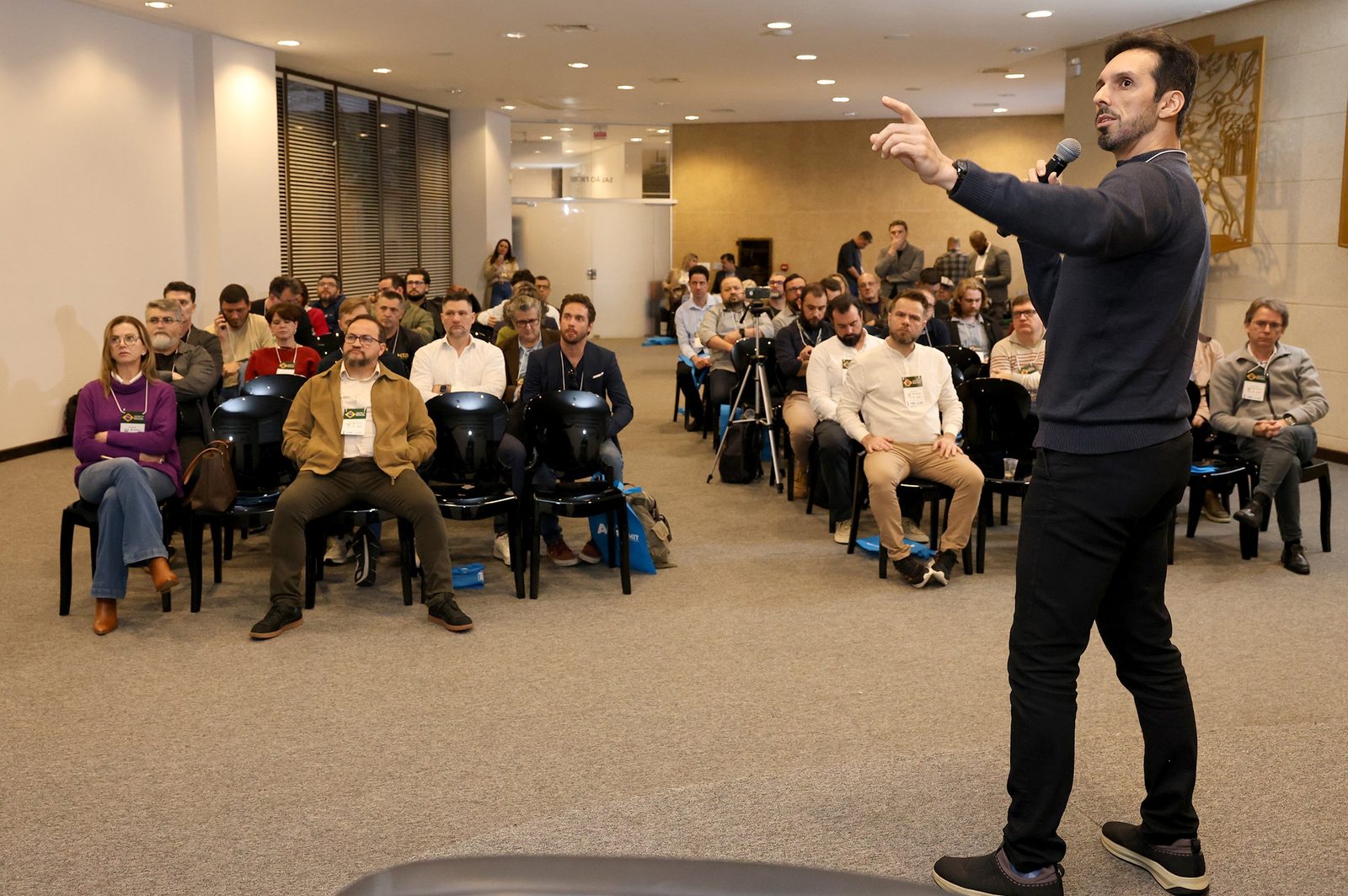 Registro da edição do AI Executive Summit em Joinville — foto 3